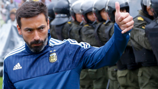 Ezequiel Lavezzi Adds To List Of Questionable Photo Poses With Slant-Eye Portrait